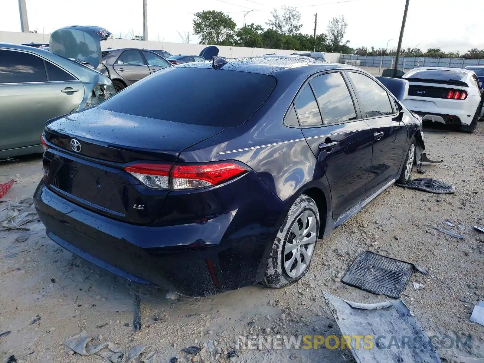 4 Photograph of a damaged car 5YFEPRAE6LP062030 TOYOTA COROLLA 2020