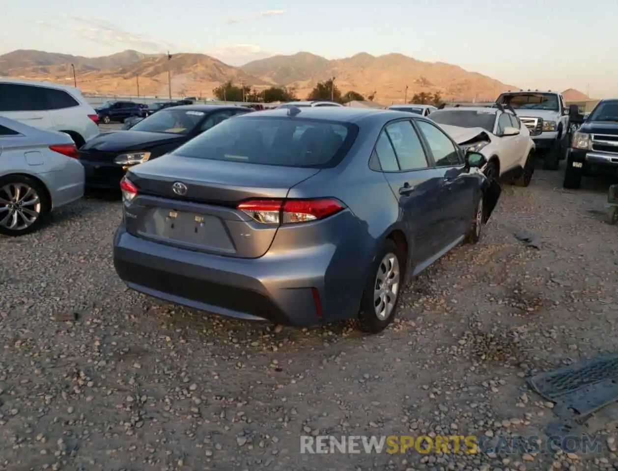 4 Photograph of a damaged car 5YFEPRAE6LP064036 TOYOTA COROLLA 2020