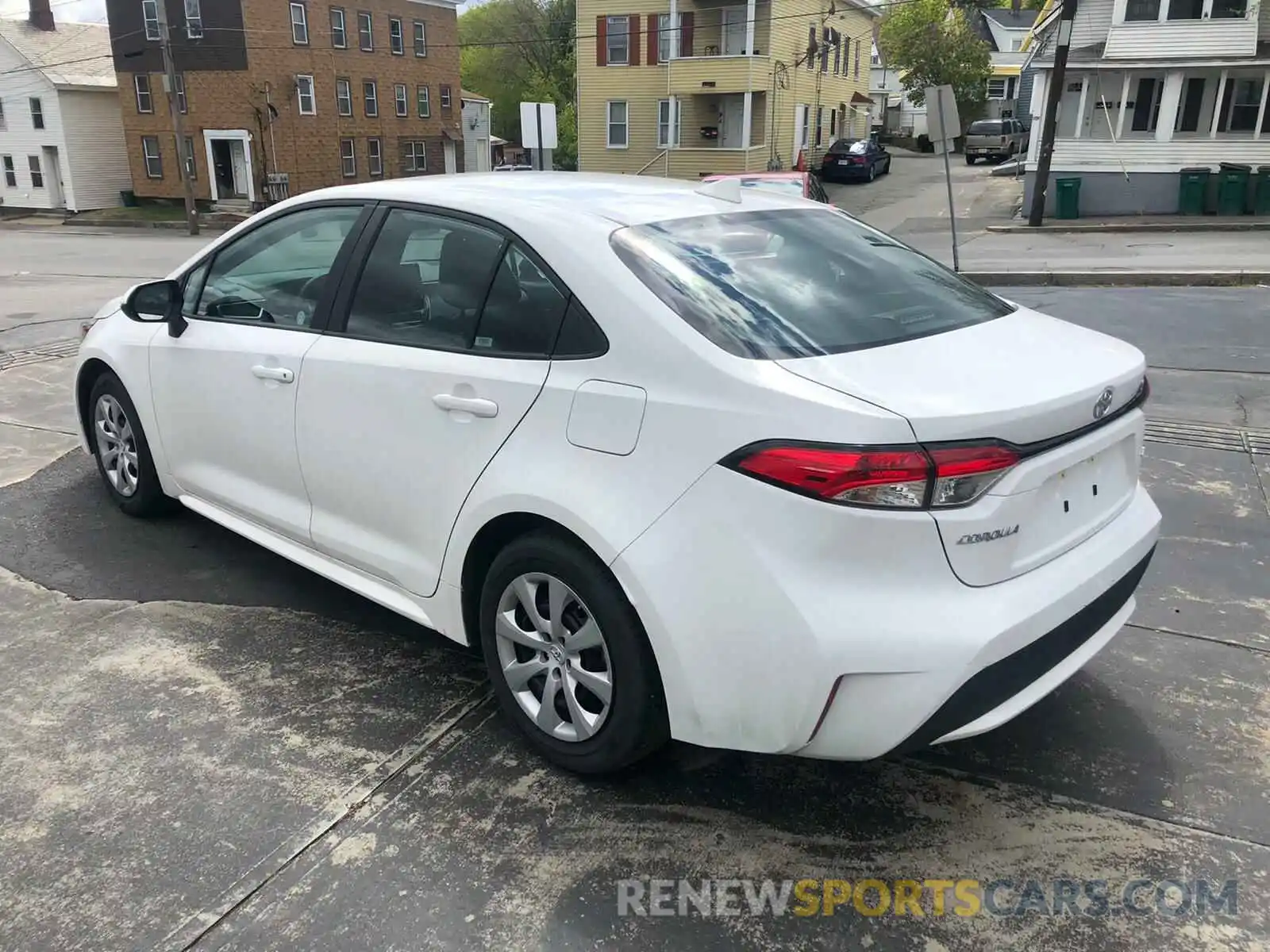 2 Photograph of a damaged car 5YFEPRAE6LP065929 TOYOTA COROLLA 2020