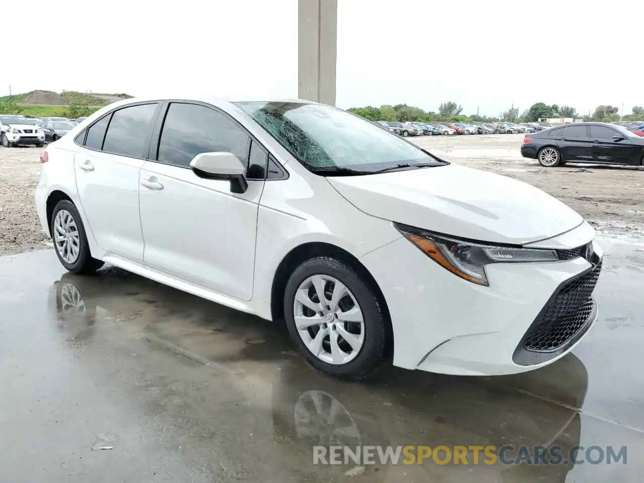 4 Photograph of a damaged car 5YFEPRAE6LP066093 TOYOTA COROLLA 2020