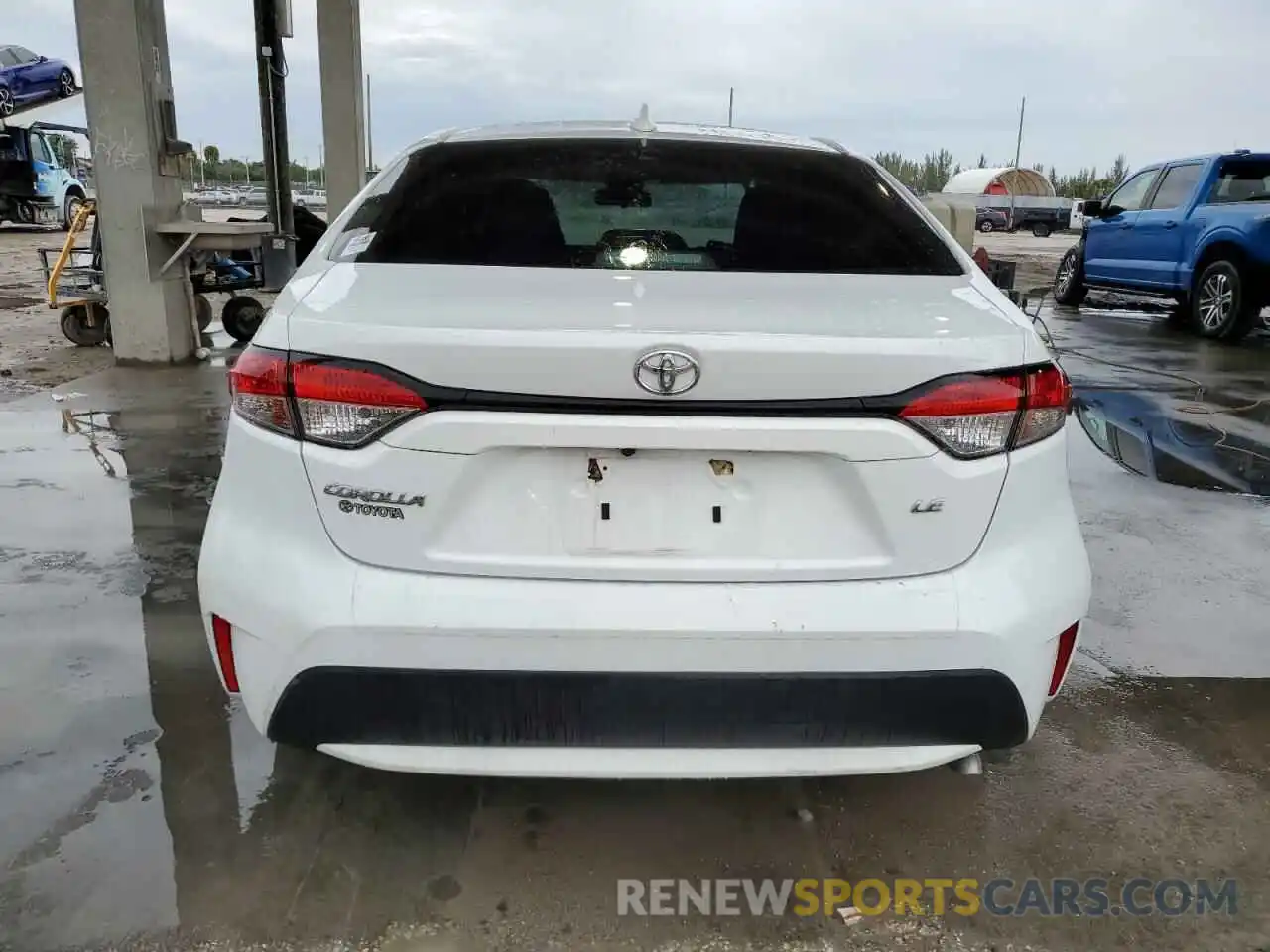 6 Photograph of a damaged car 5YFEPRAE6LP066093 TOYOTA COROLLA 2020