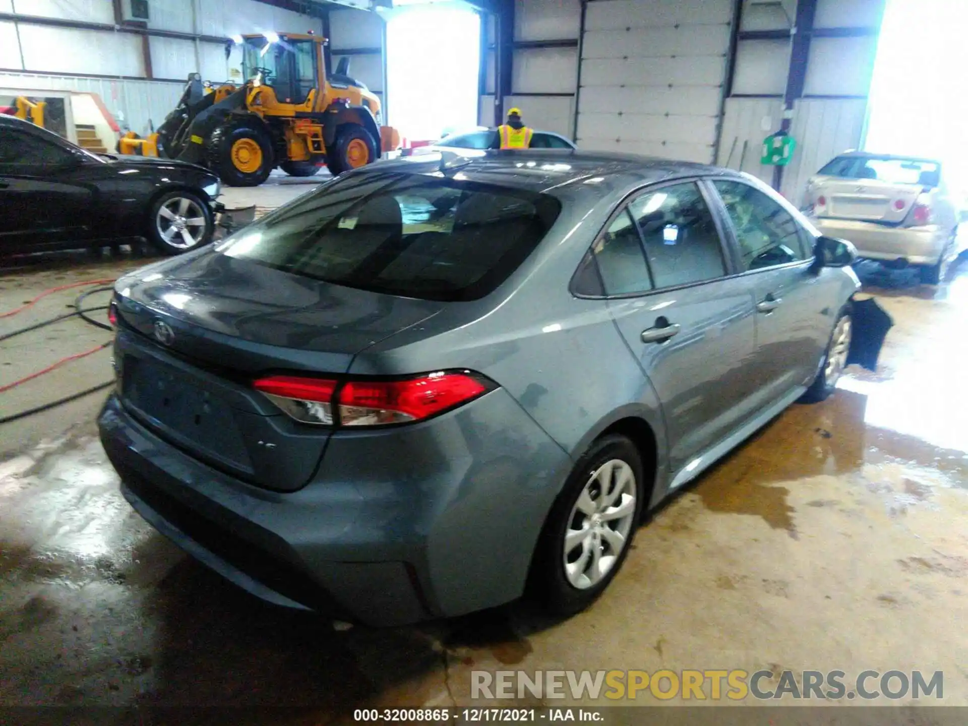 4 Photograph of a damaged car 5YFEPRAE6LP066837 TOYOTA COROLLA 2020