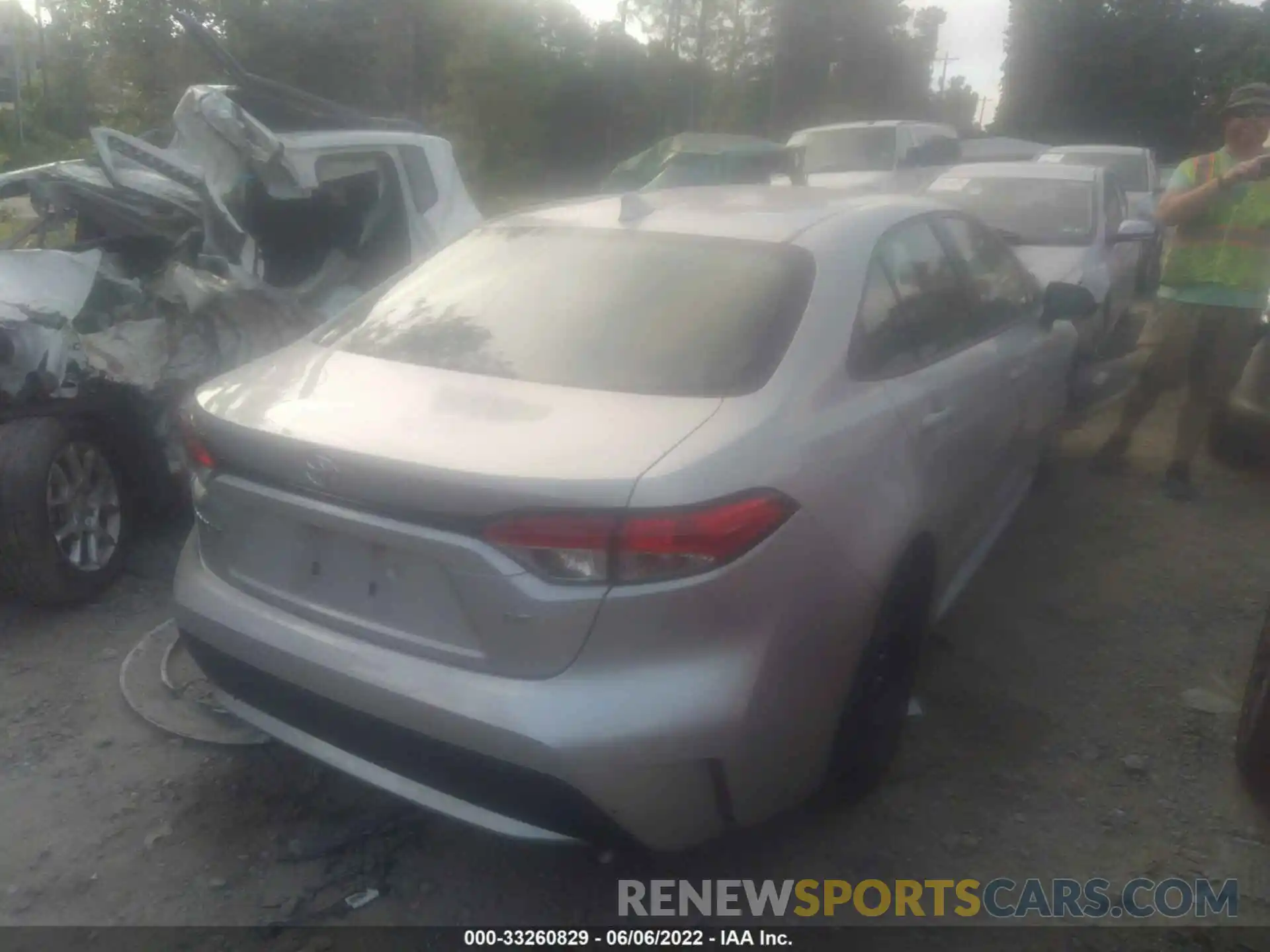 4 Photograph of a damaged car 5YFEPRAE6LP067180 TOYOTA COROLLA 2020