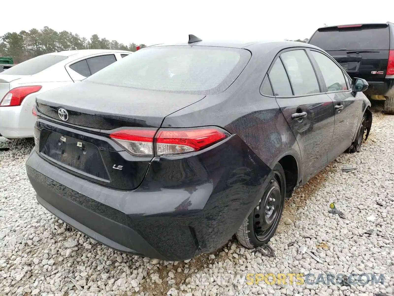 4 Photograph of a damaged car 5YFEPRAE6LP068667 TOYOTA COROLLA 2020