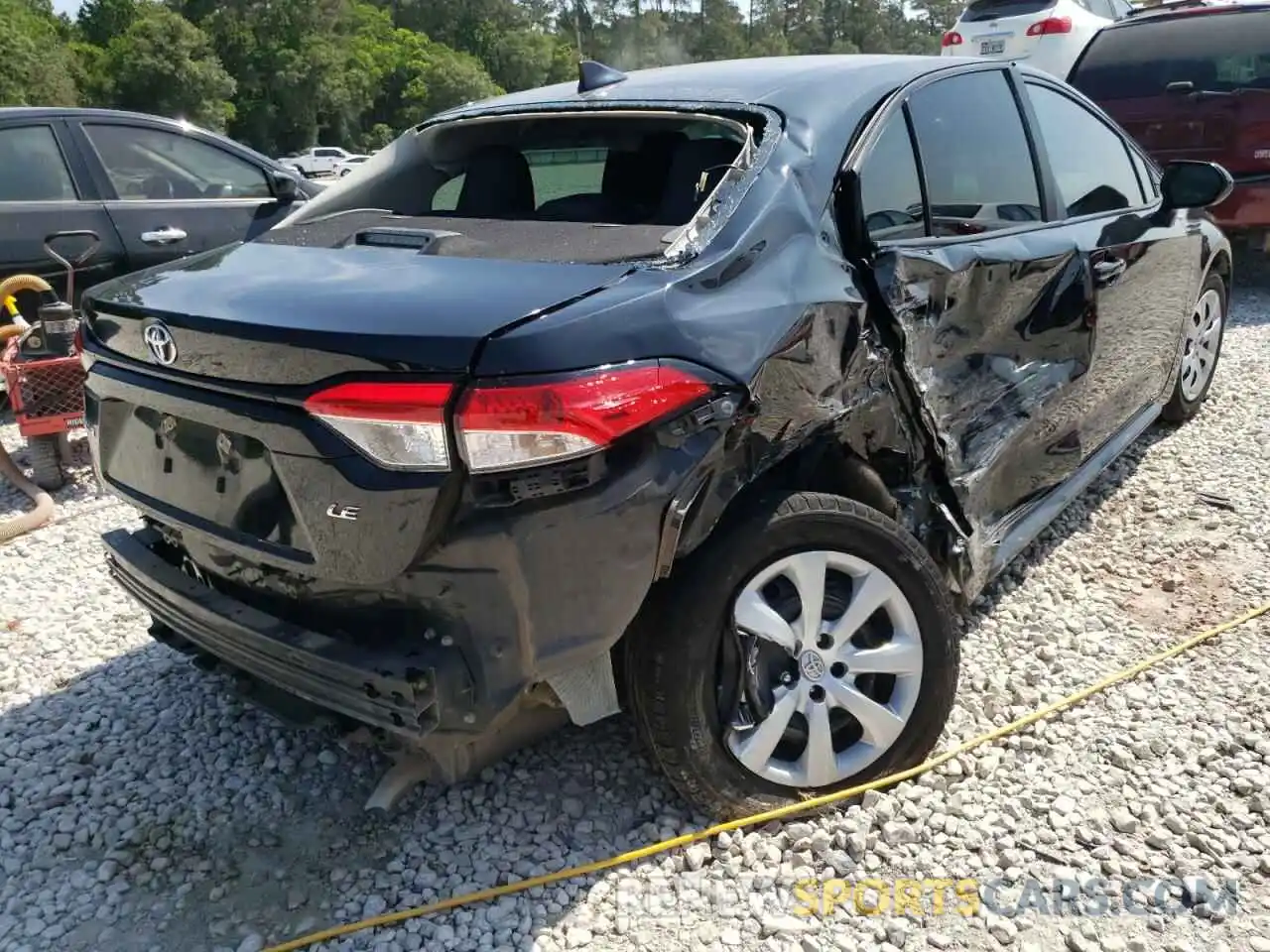 4 Photograph of a damaged car 5YFEPRAE6LP073190 TOYOTA COROLLA 2020