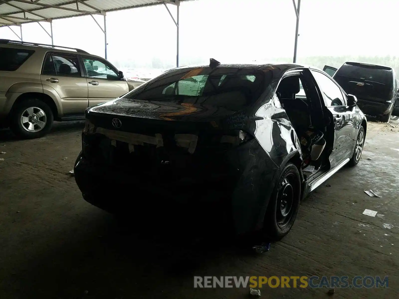 4 Photograph of a damaged car 5YFEPRAE6LP073674 TOYOTA COROLLA 2020