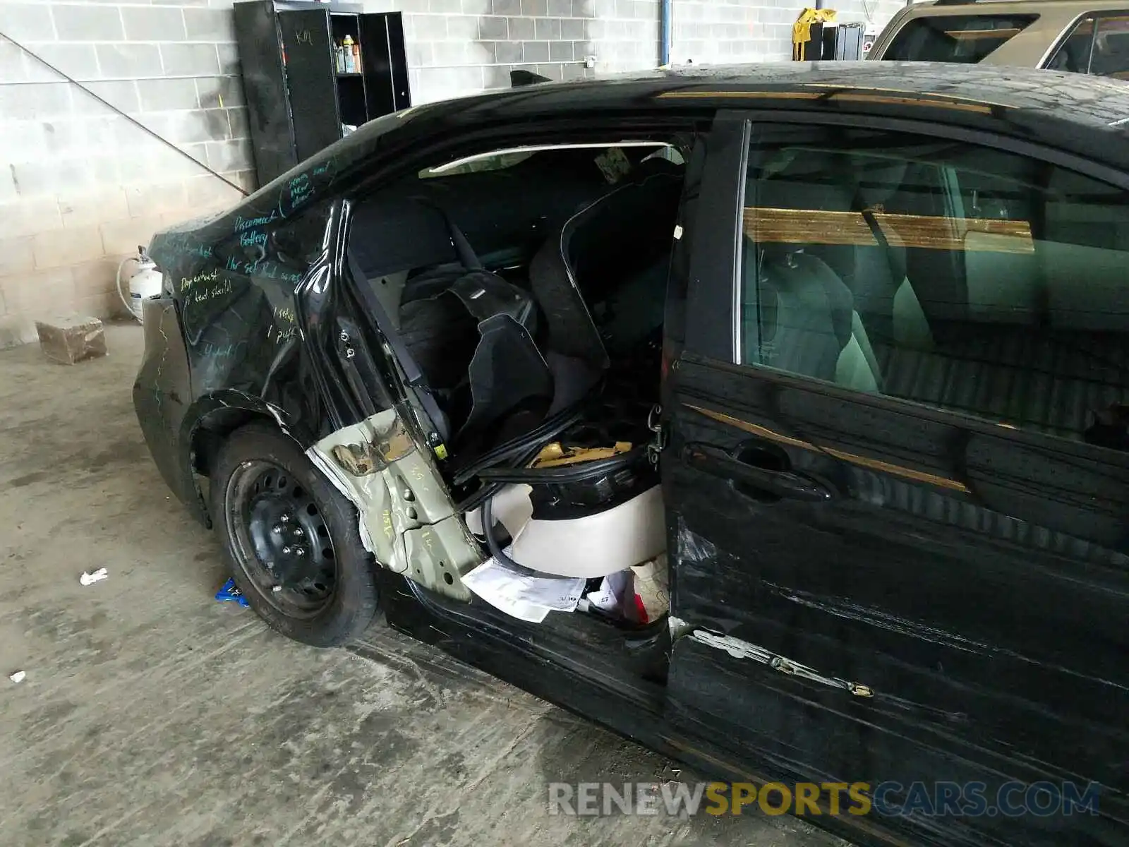 9 Photograph of a damaged car 5YFEPRAE6LP073674 TOYOTA COROLLA 2020