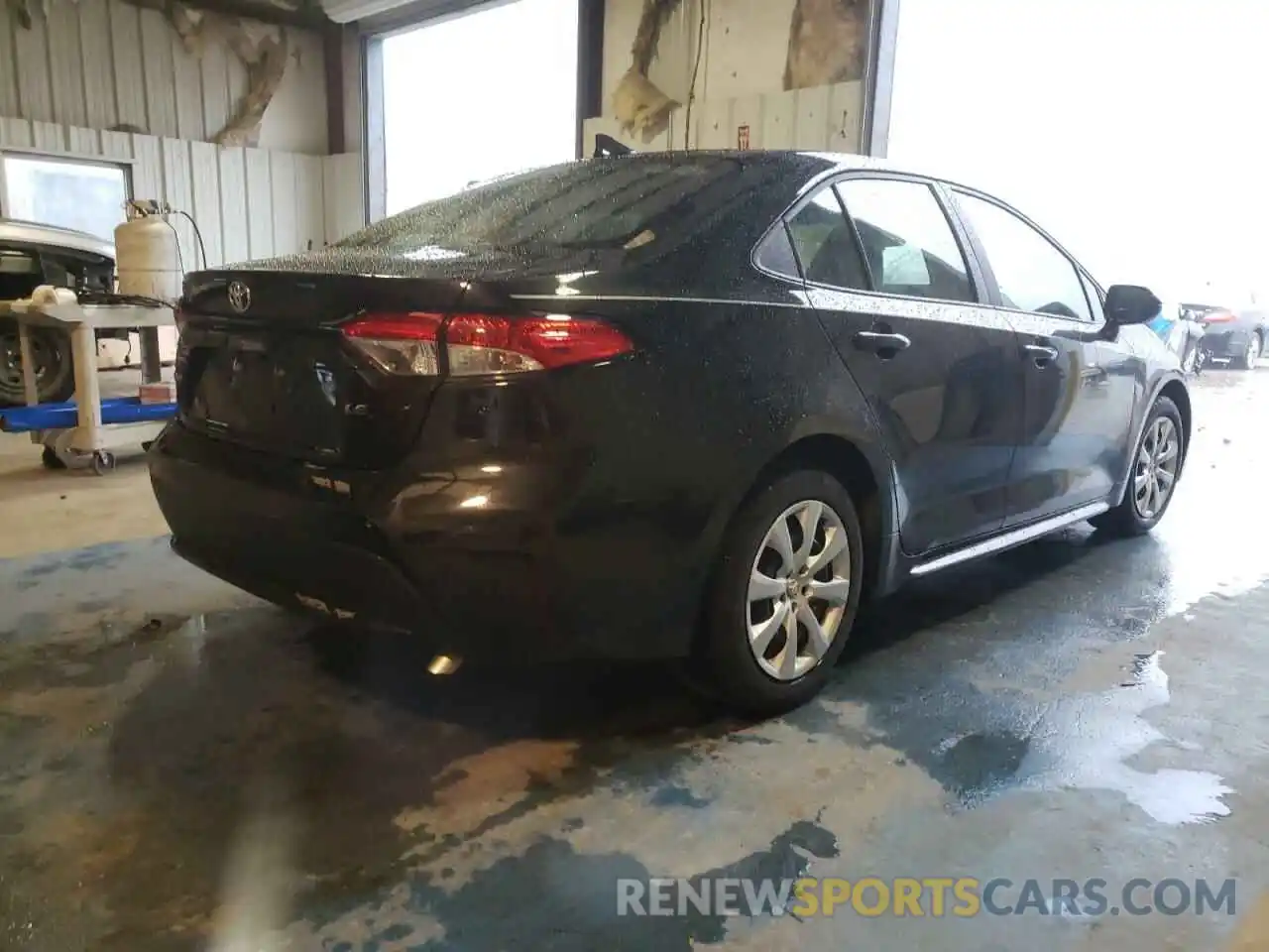 4 Photograph of a damaged car 5YFEPRAE6LP074226 TOYOTA COROLLA 2020