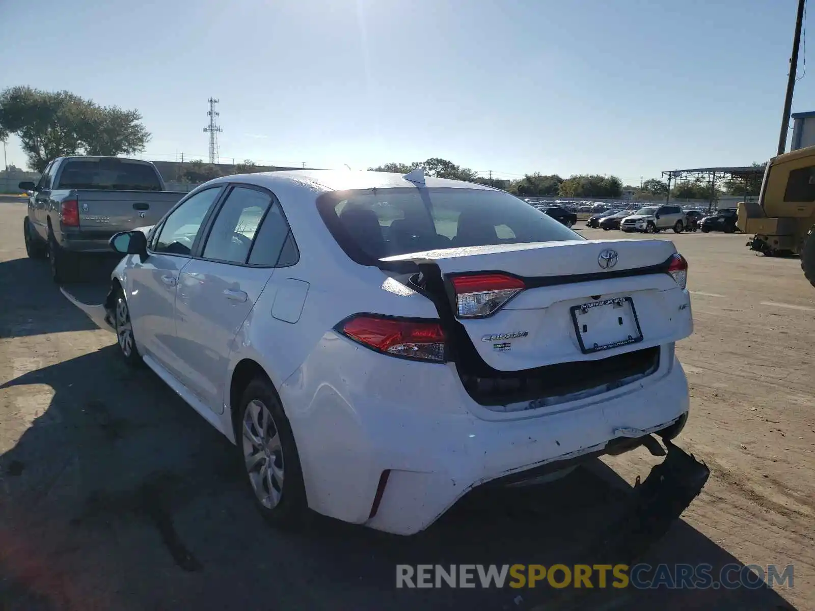 3 Photograph of a damaged car 5YFEPRAE6LP075005 TOYOTA COROLLA 2020