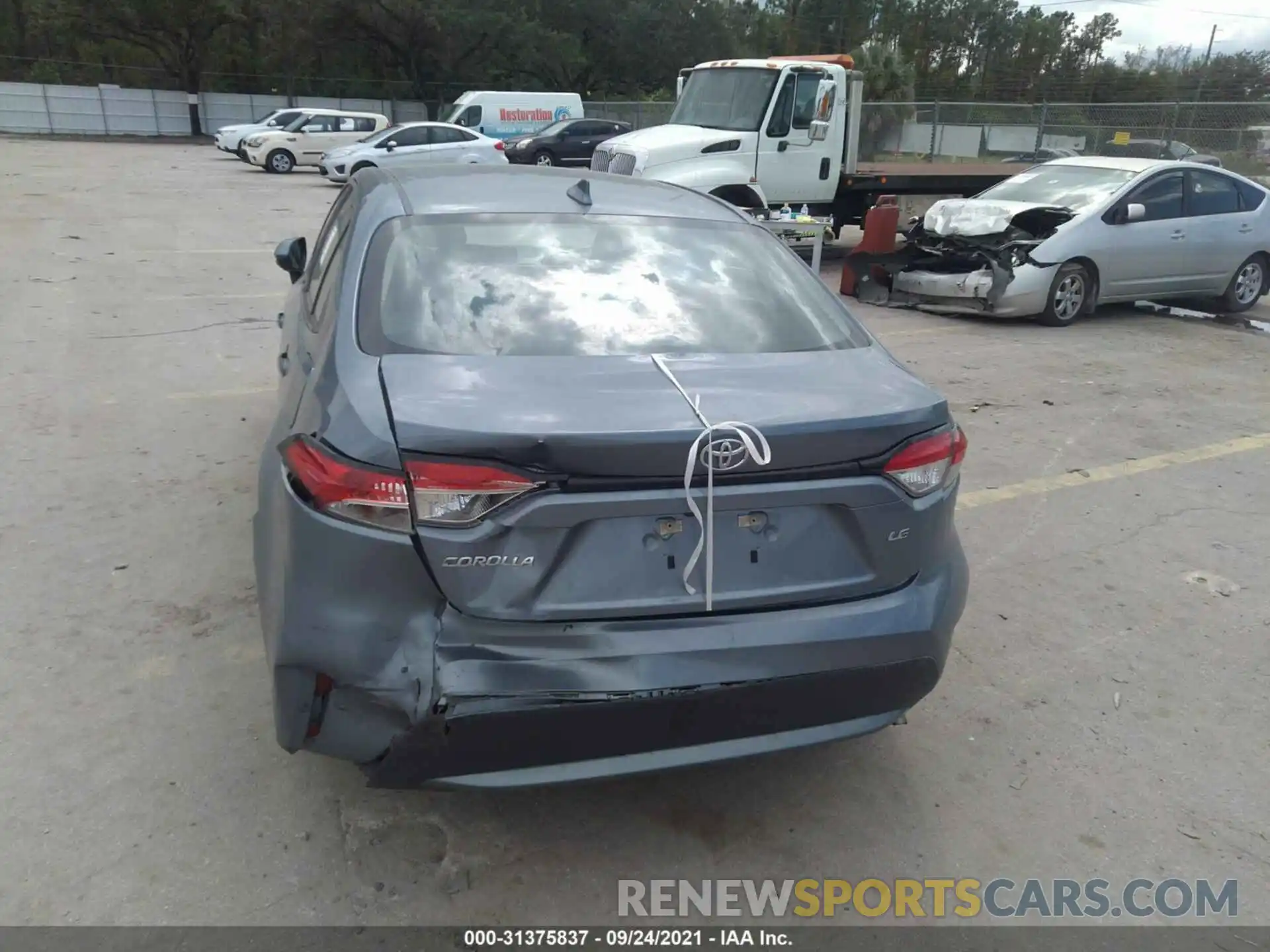 6 Photograph of a damaged car 5YFEPRAE6LP076557 TOYOTA COROLLA 2020