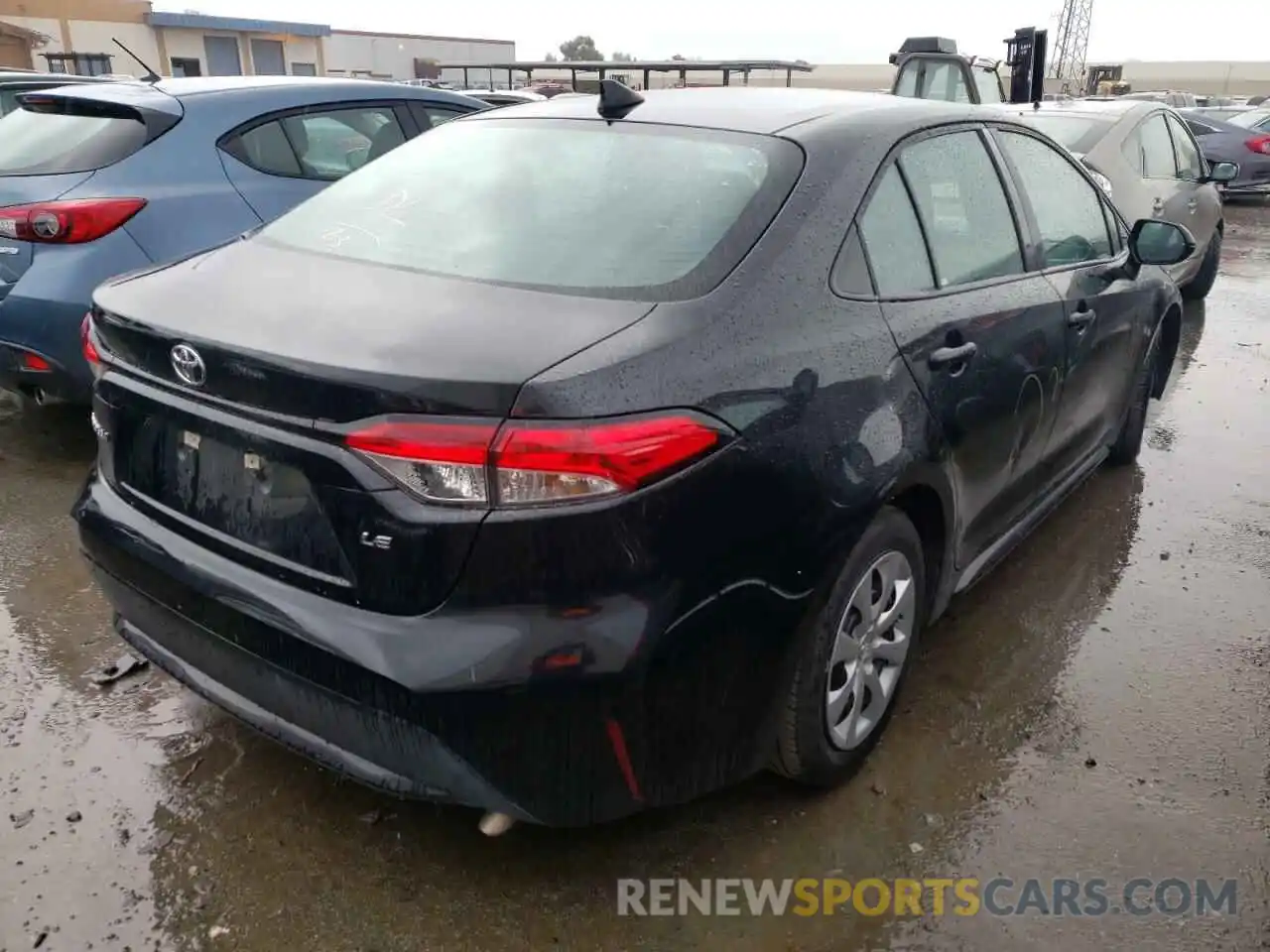 4 Photograph of a damaged car 5YFEPRAE6LP077045 TOYOTA COROLLA 2020