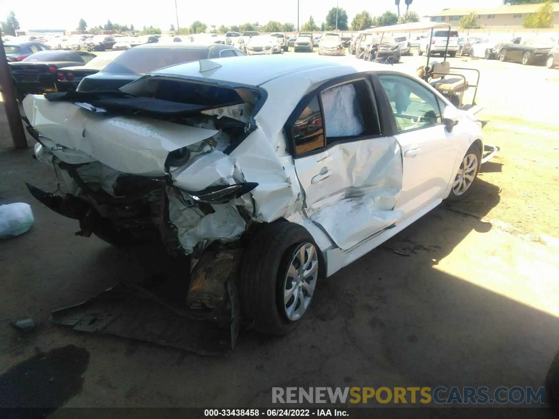 4 Photograph of a damaged car 5YFEPRAE6LP078292 TOYOTA COROLLA 2020