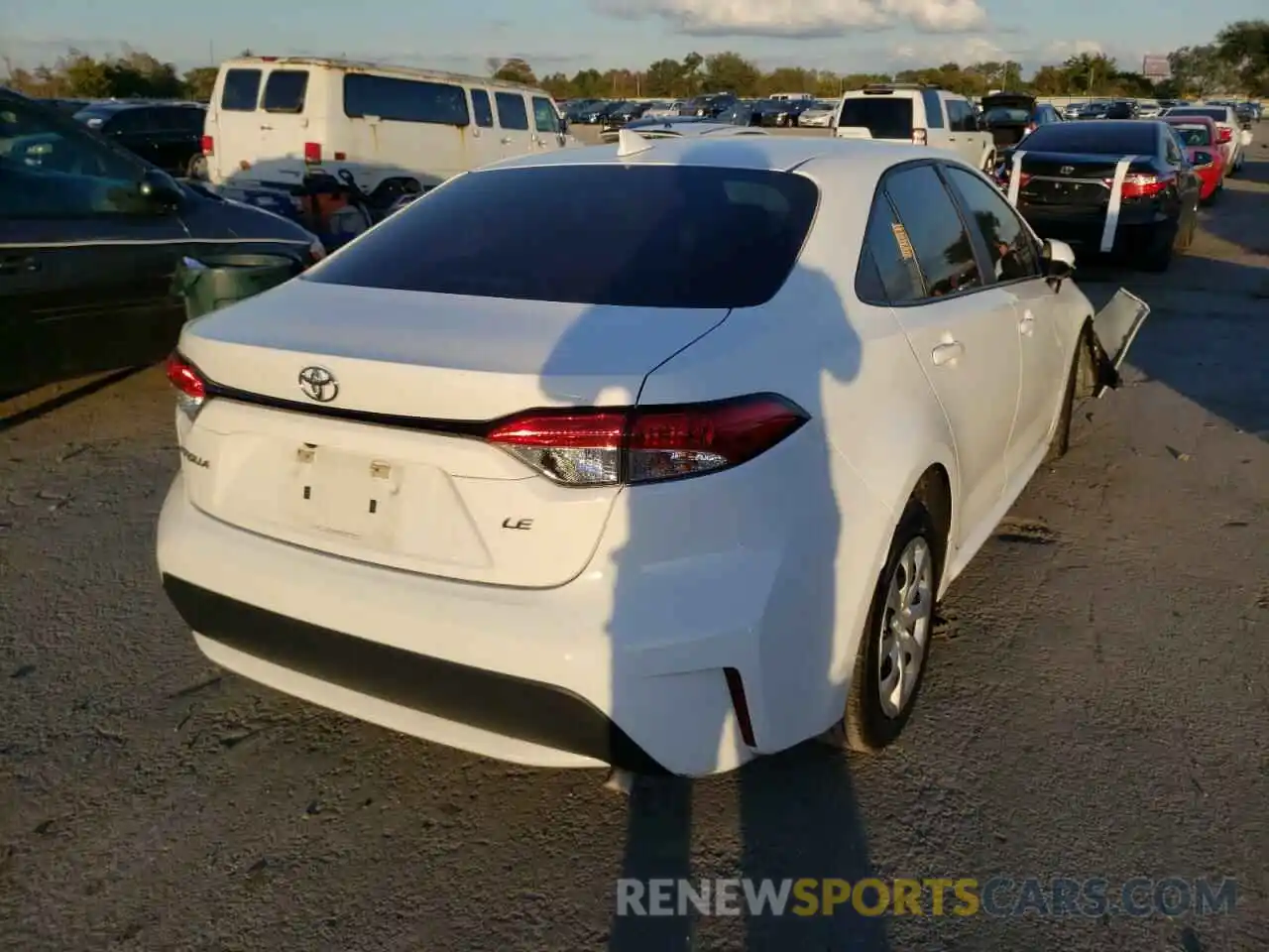 4 Photograph of a damaged car 5YFEPRAE6LP080530 TOYOTA COROLLA 2020