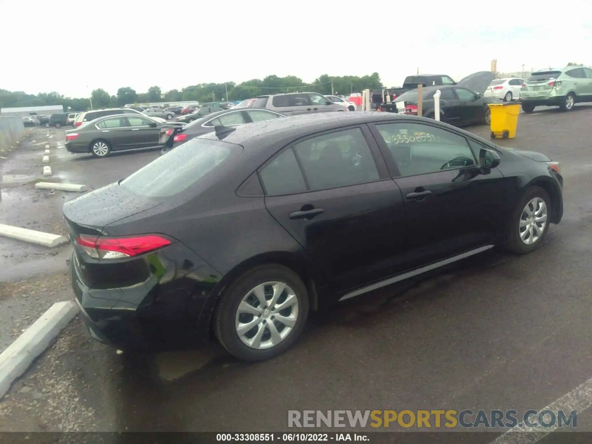 4 Photograph of a damaged car 5YFEPRAE6LP086845 TOYOTA COROLLA 2020