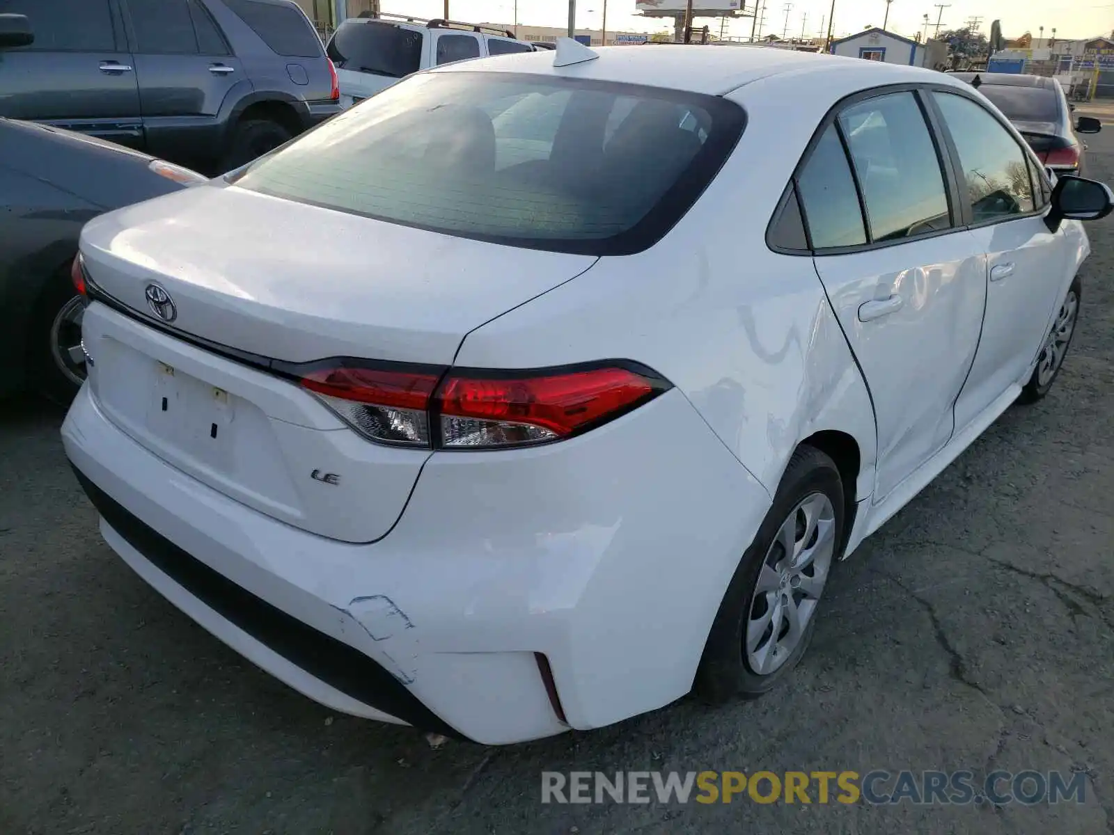 4 Photograph of a damaged car 5YFEPRAE6LP087722 TOYOTA COROLLA 2020