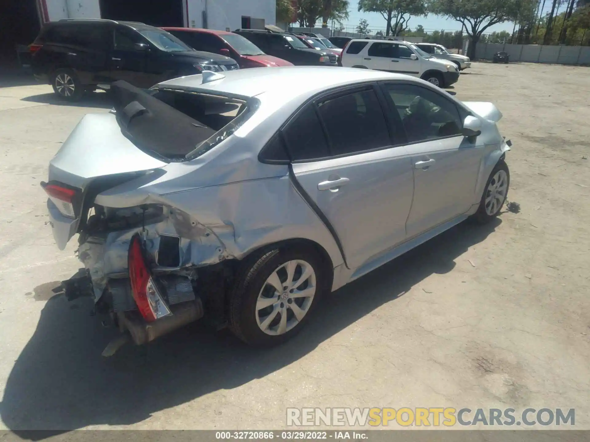 4 Photograph of a damaged car 5YFEPRAE6LP089115 TOYOTA COROLLA 2020