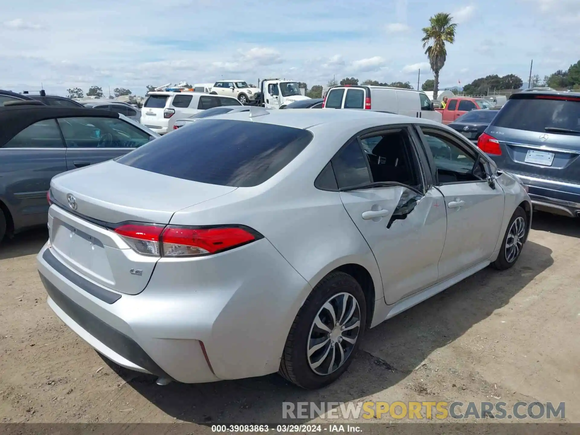 4 Photograph of a damaged car 5YFEPRAE6LP092001 TOYOTA COROLLA 2020