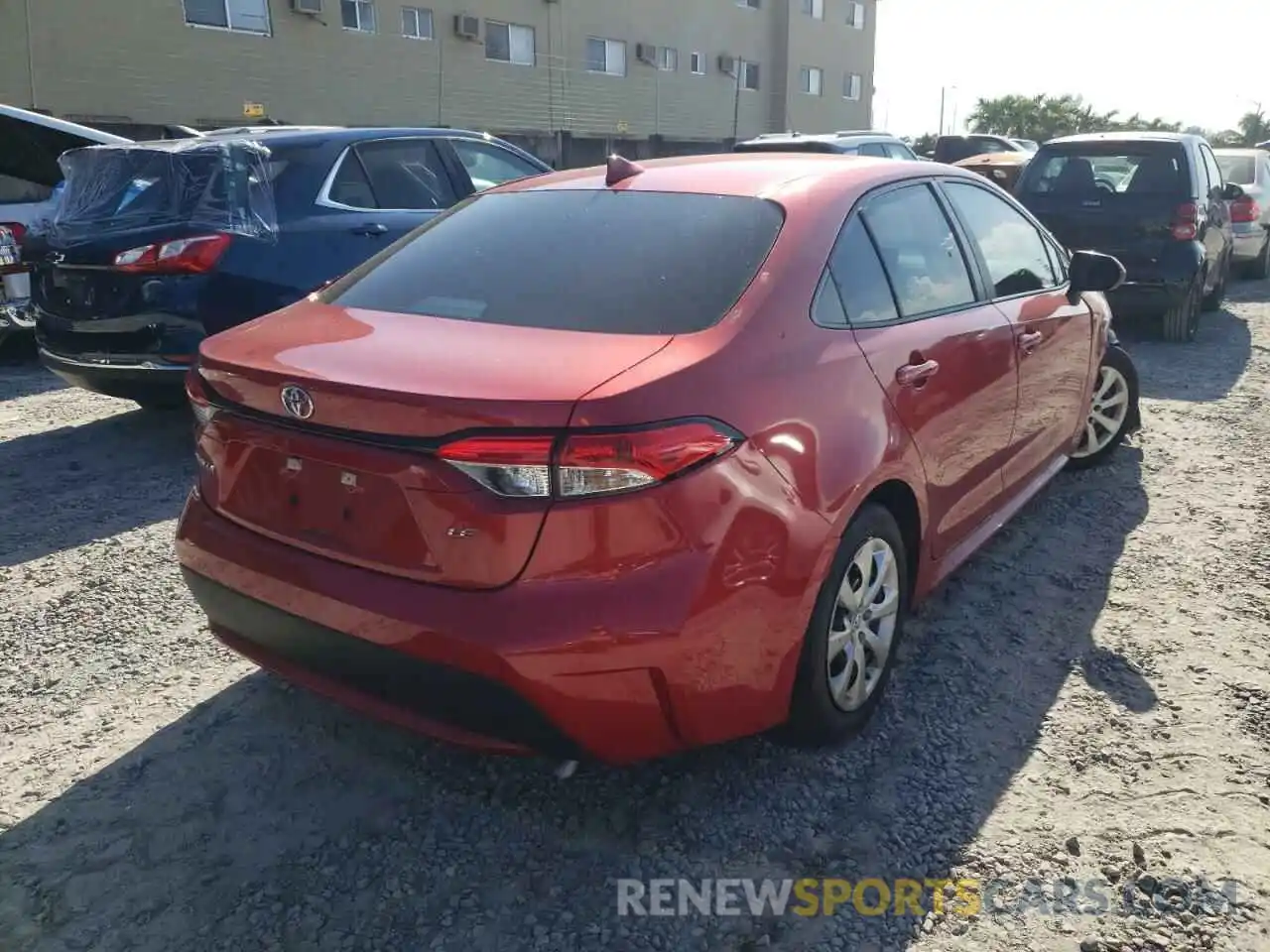 4 Photograph of a damaged car 5YFEPRAE6LP093035 TOYOTA COROLLA 2020