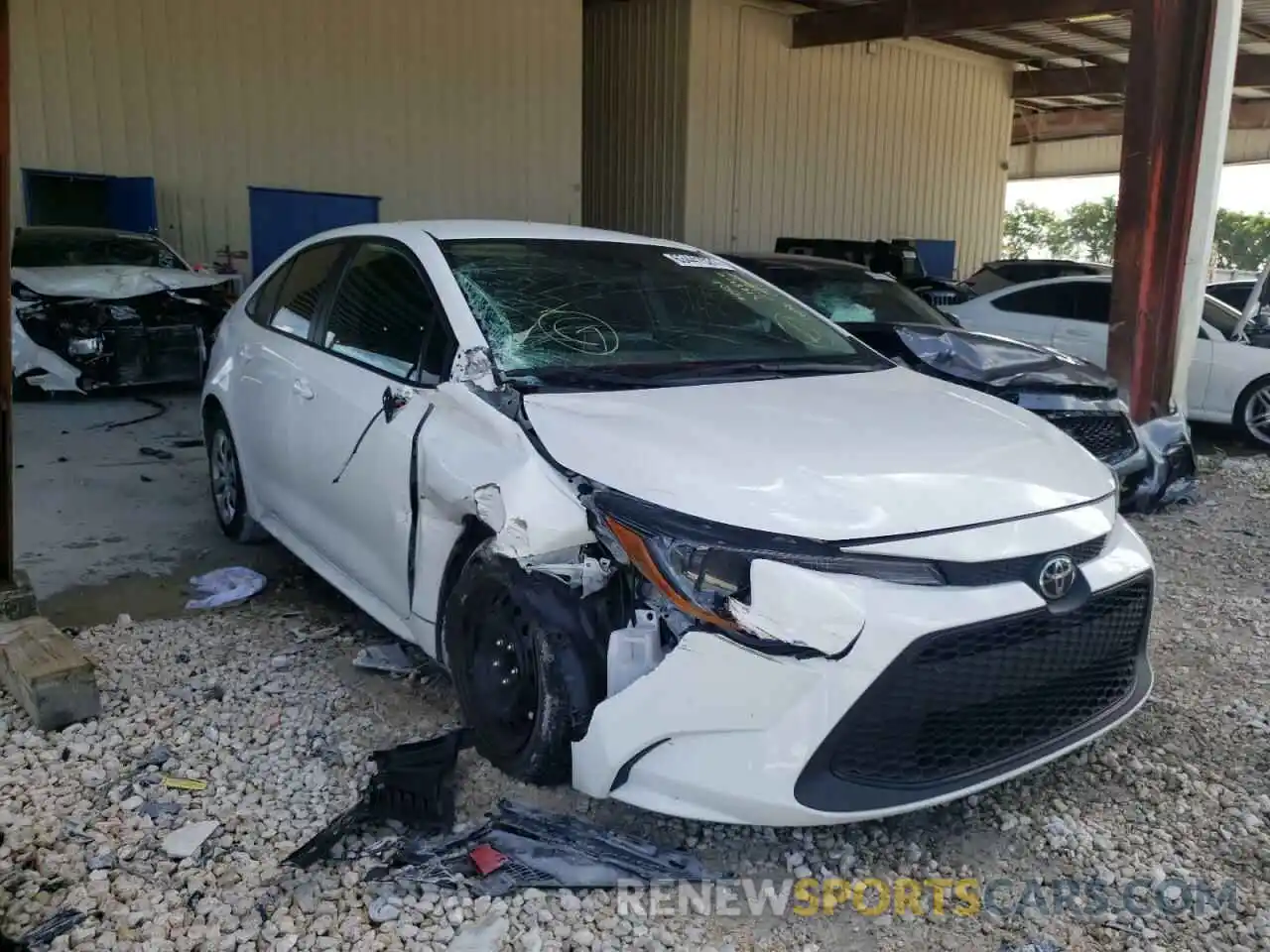 1 Photograph of a damaged car 5YFEPRAE6LP094072 TOYOTA COROLLA 2020