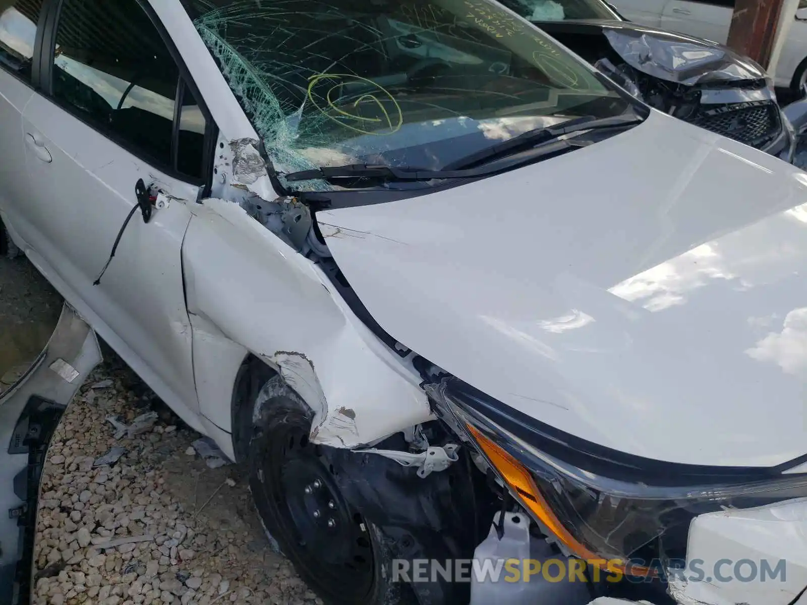 9 Photograph of a damaged car 5YFEPRAE6LP094072 TOYOTA COROLLA 2020