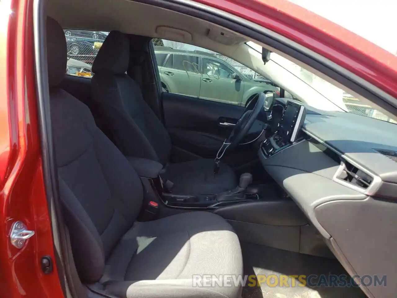 5 Photograph of a damaged car 5YFEPRAE6LP094590 TOYOTA COROLLA 2020