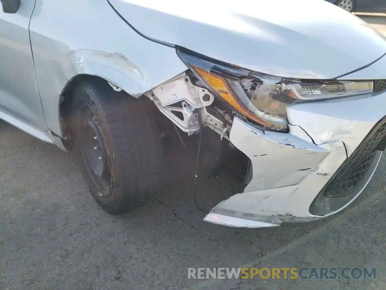 9 Photograph of a damaged car 5YFEPRAE6LP097862 TOYOTA COROLLA 2020