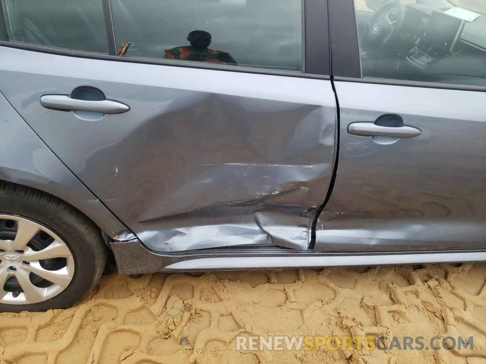 9 Photograph of a damaged car 5YFEPRAE6LP098199 TOYOTA COROLLA 2020