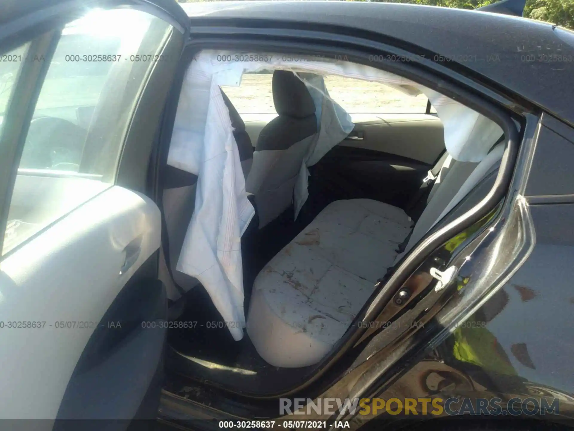 8 Photograph of a damaged car 5YFEPRAE6LP098414 TOYOTA COROLLA 2020