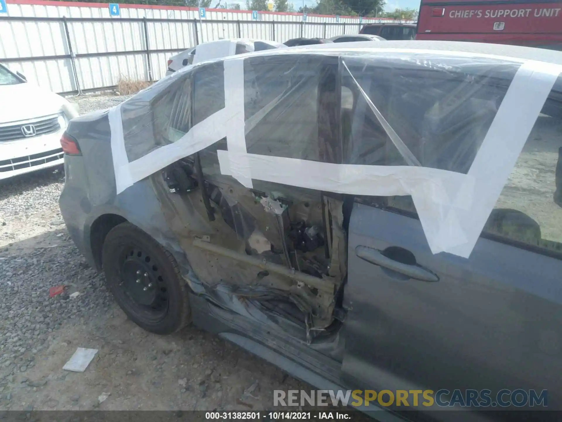 6 Photograph of a damaged car 5YFEPRAE6LP098736 TOYOTA COROLLA 2020