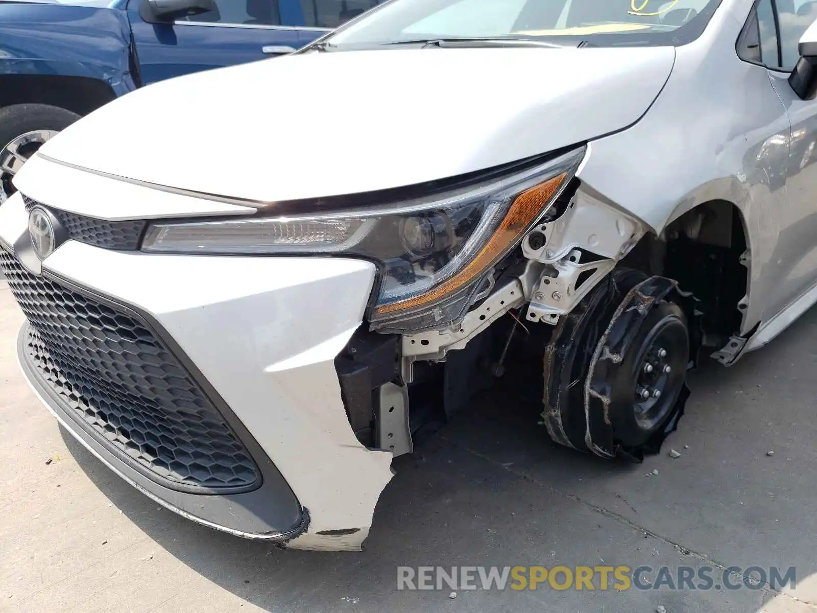 9 Photograph of a damaged car 5YFEPRAE6LP099059 TOYOTA COROLLA 2020