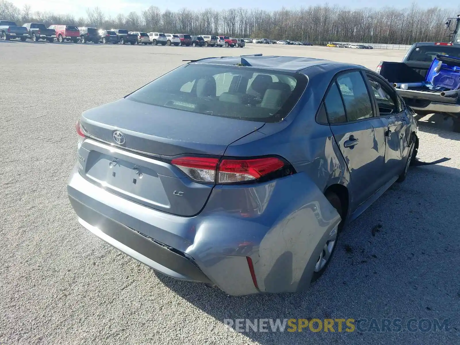 4 Photograph of a damaged car 5YFEPRAE6LP102686 TOYOTA COROLLA 2020