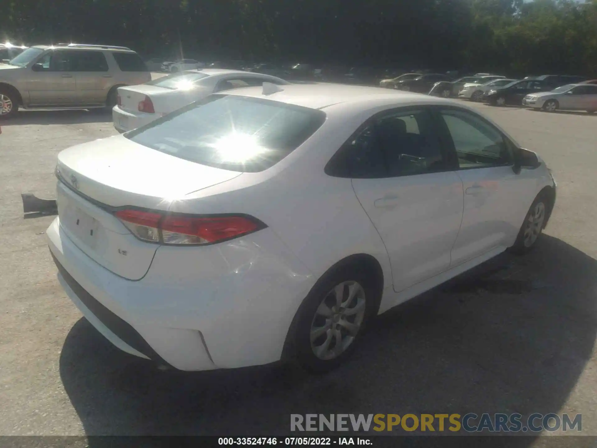 4 Photograph of a damaged car 5YFEPRAE6LP104096 TOYOTA COROLLA 2020