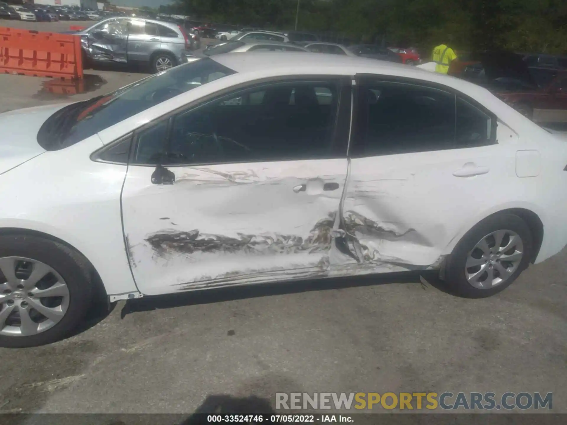 6 Photograph of a damaged car 5YFEPRAE6LP104096 TOYOTA COROLLA 2020