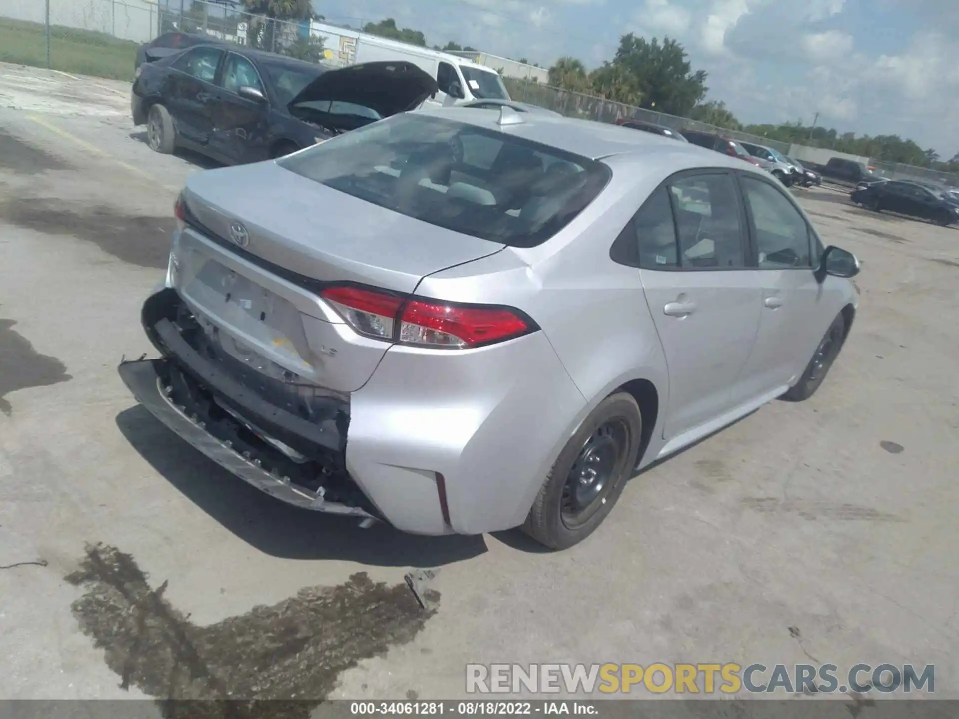 4 Photograph of a damaged car 5YFEPRAE6LP104762 TOYOTA COROLLA 2020