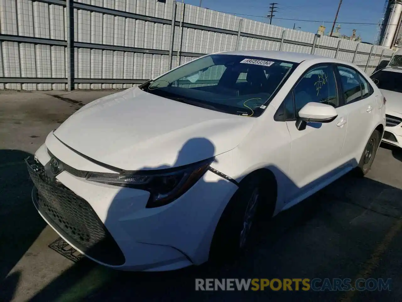 2 Photograph of a damaged car 5YFEPRAE6LP105099 TOYOTA COROLLA 2020