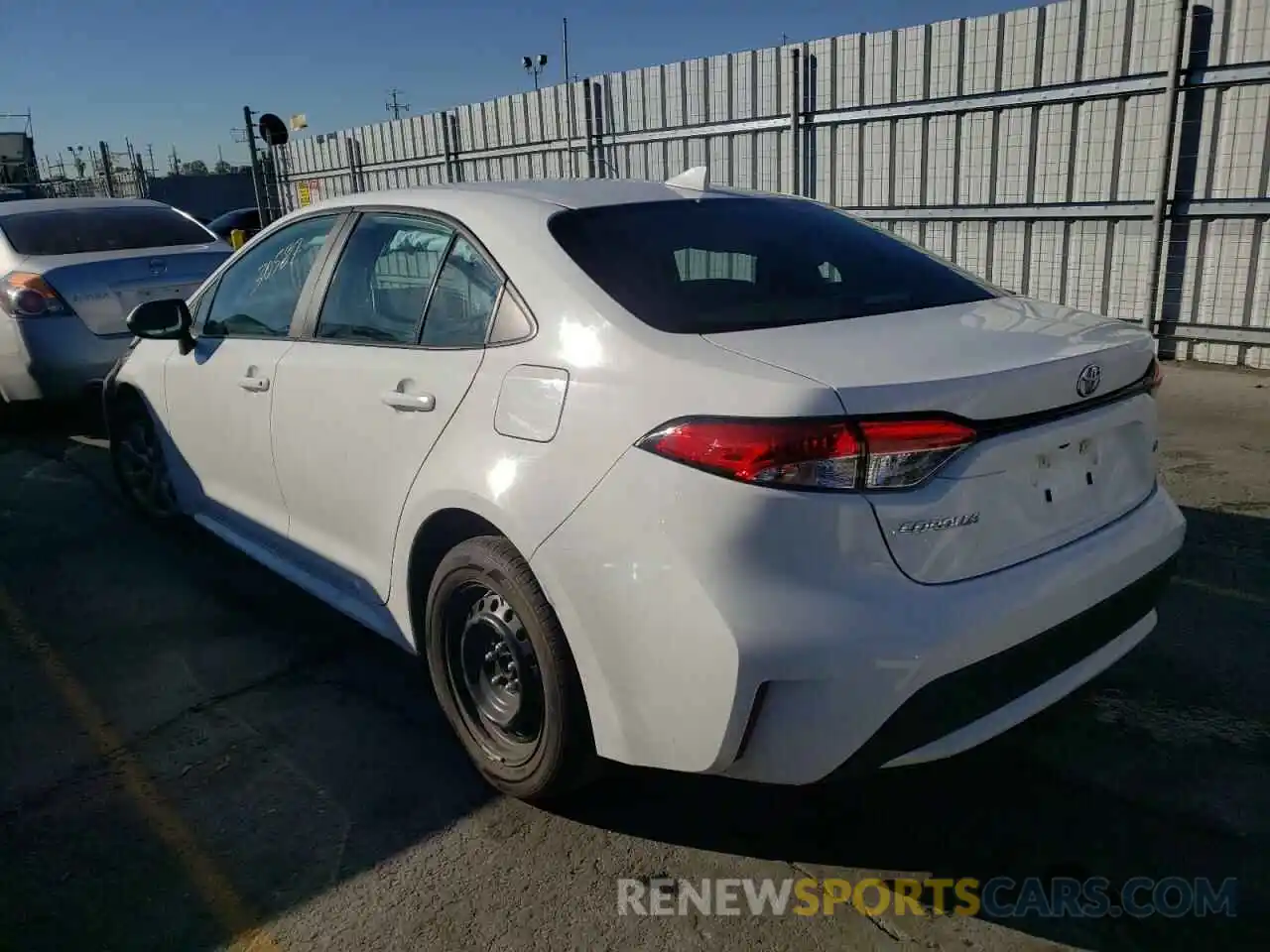 3 Photograph of a damaged car 5YFEPRAE6LP105099 TOYOTA COROLLA 2020