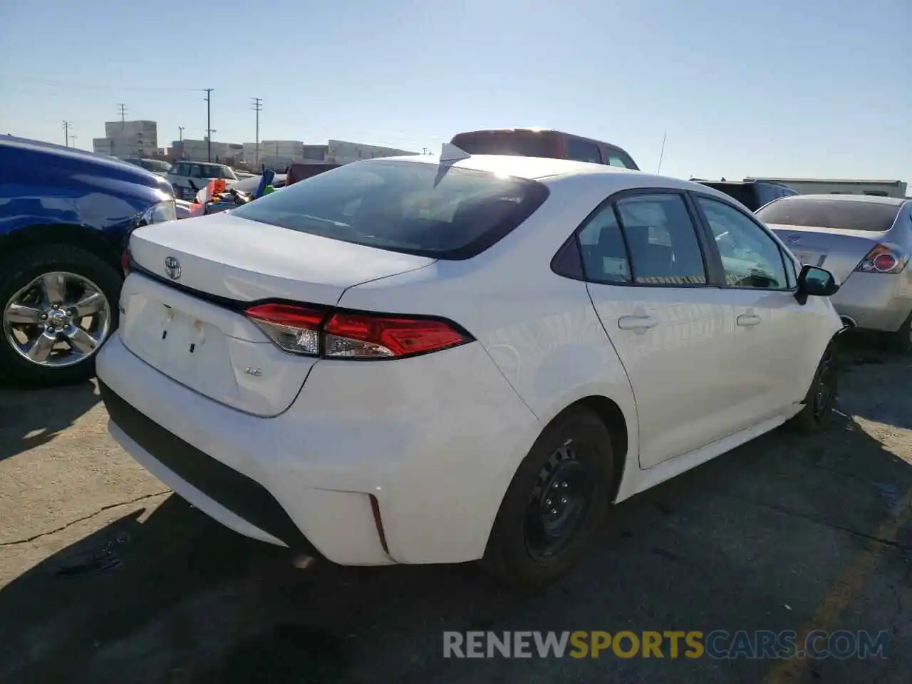 4 Photograph of a damaged car 5YFEPRAE6LP105099 TOYOTA COROLLA 2020