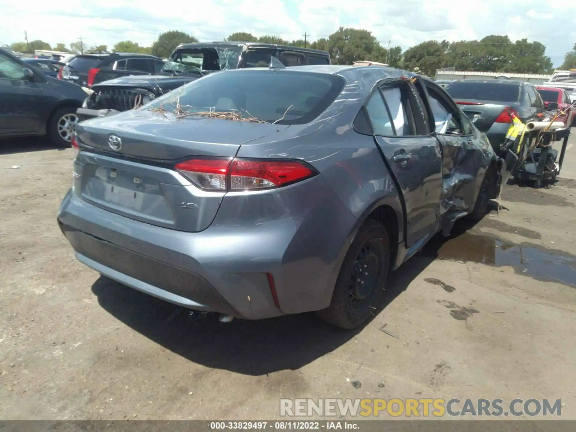 4 Photograph of a damaged car 5YFEPRAE6LP105541 TOYOTA COROLLA 2020