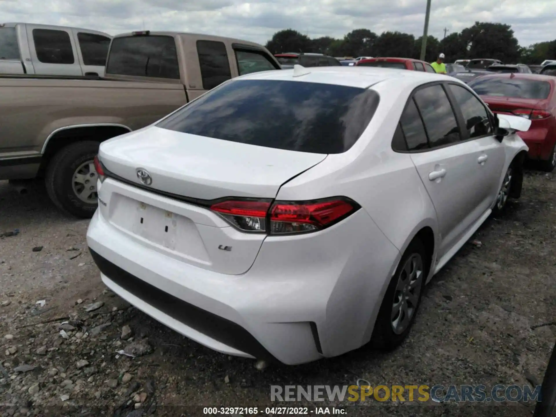 4 Photograph of a damaged car 5YFEPRAE6LP106513 TOYOTA COROLLA 2020