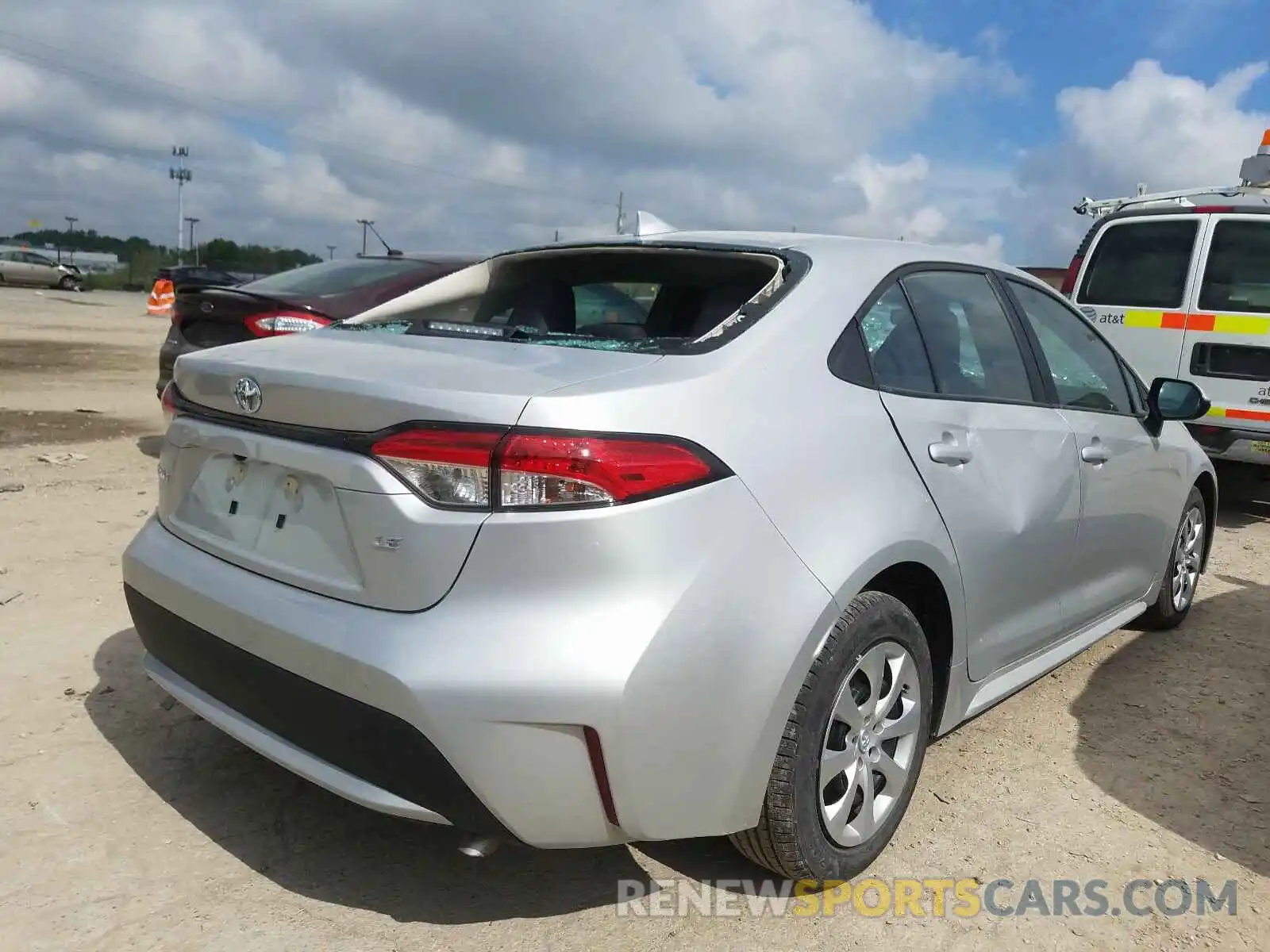 4 Photograph of a damaged car 5YFEPRAE6LP106592 TOYOTA COROLLA 2020