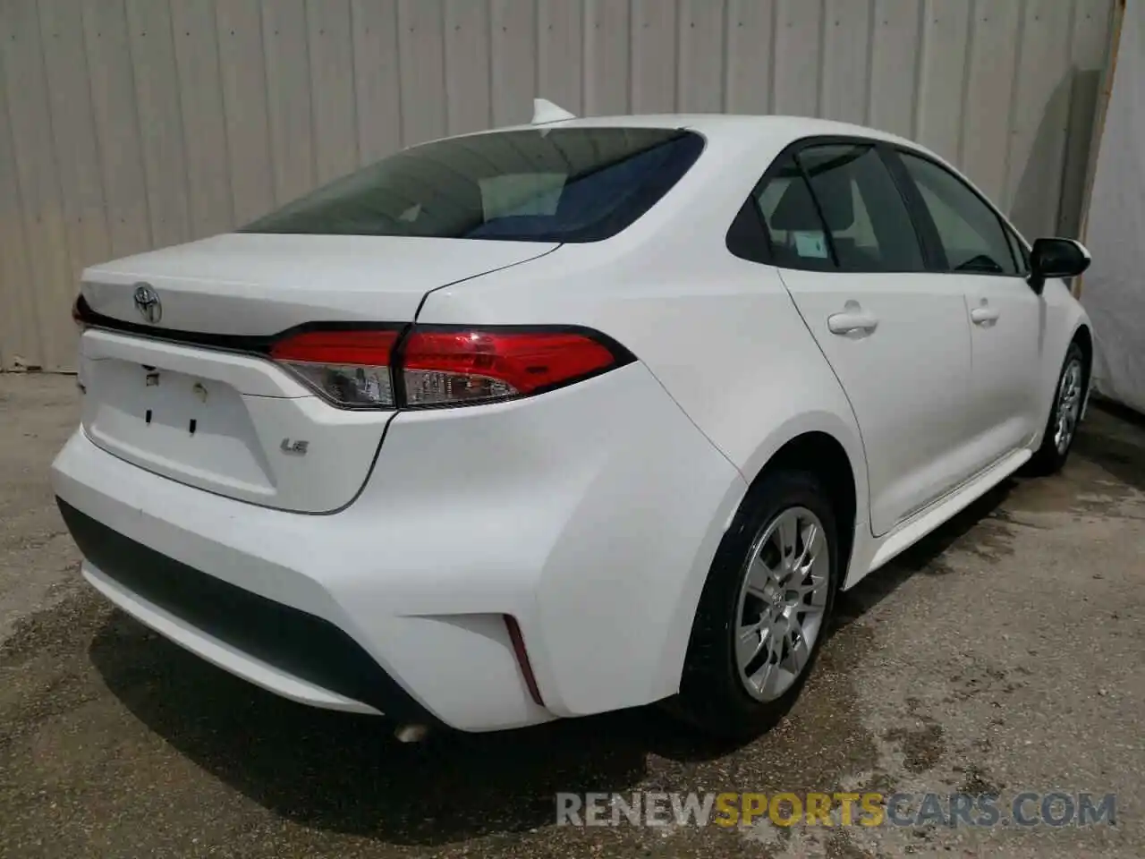 4 Photograph of a damaged car 5YFEPRAE6LP109783 TOYOTA COROLLA 2020