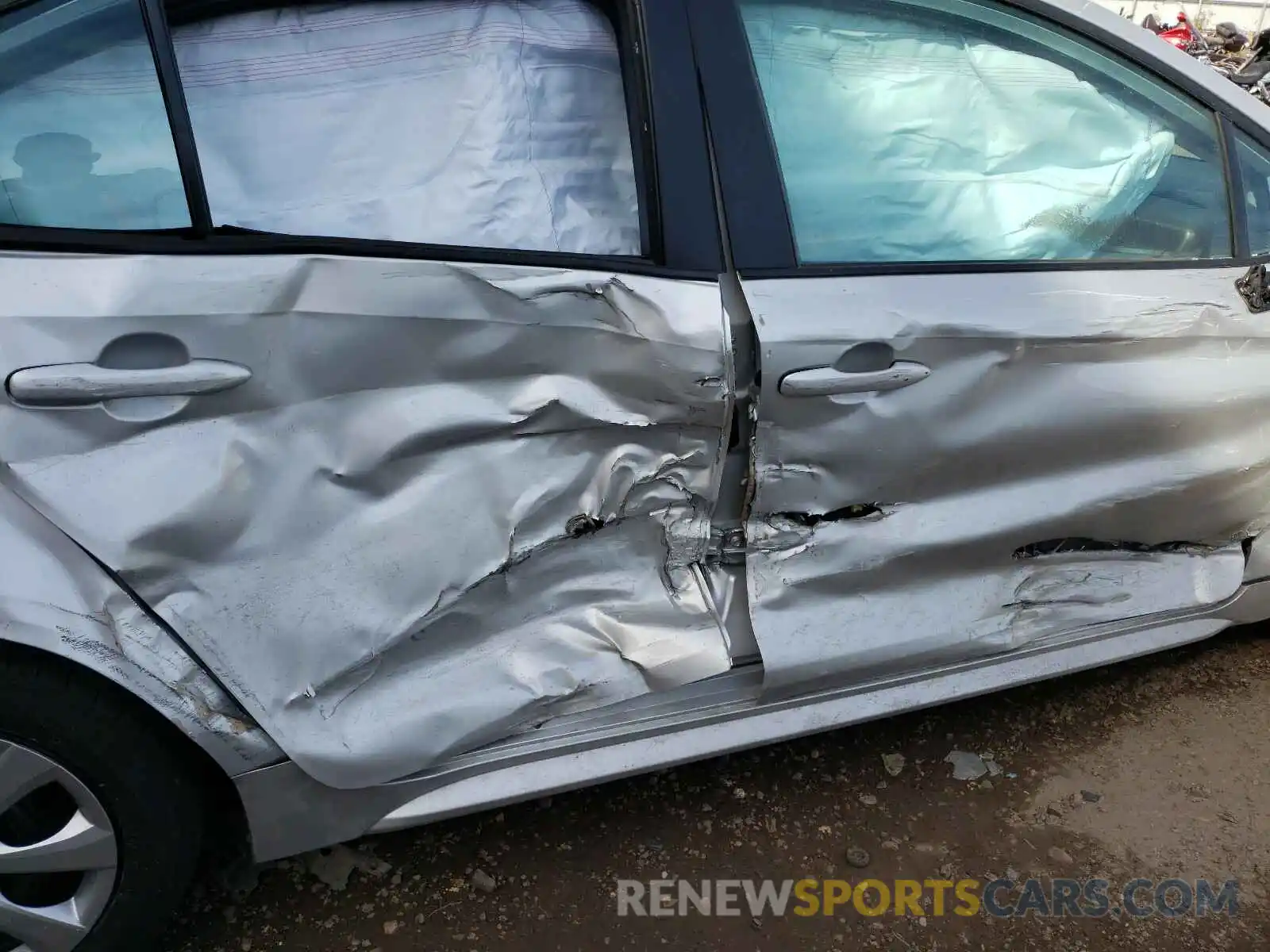 9 Photograph of a damaged car 5YFEPRAE6LP110013 TOYOTA COROLLA 2020