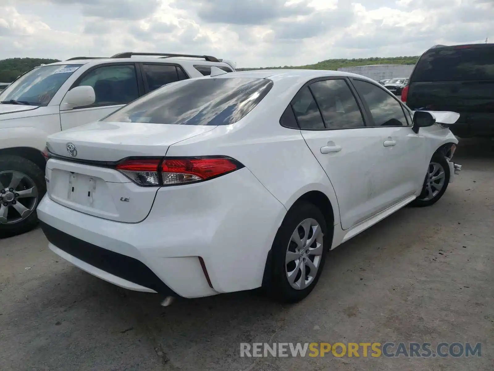 4 Photograph of a damaged car 5YFEPRAE6LP110139 TOYOTA COROLLA 2020