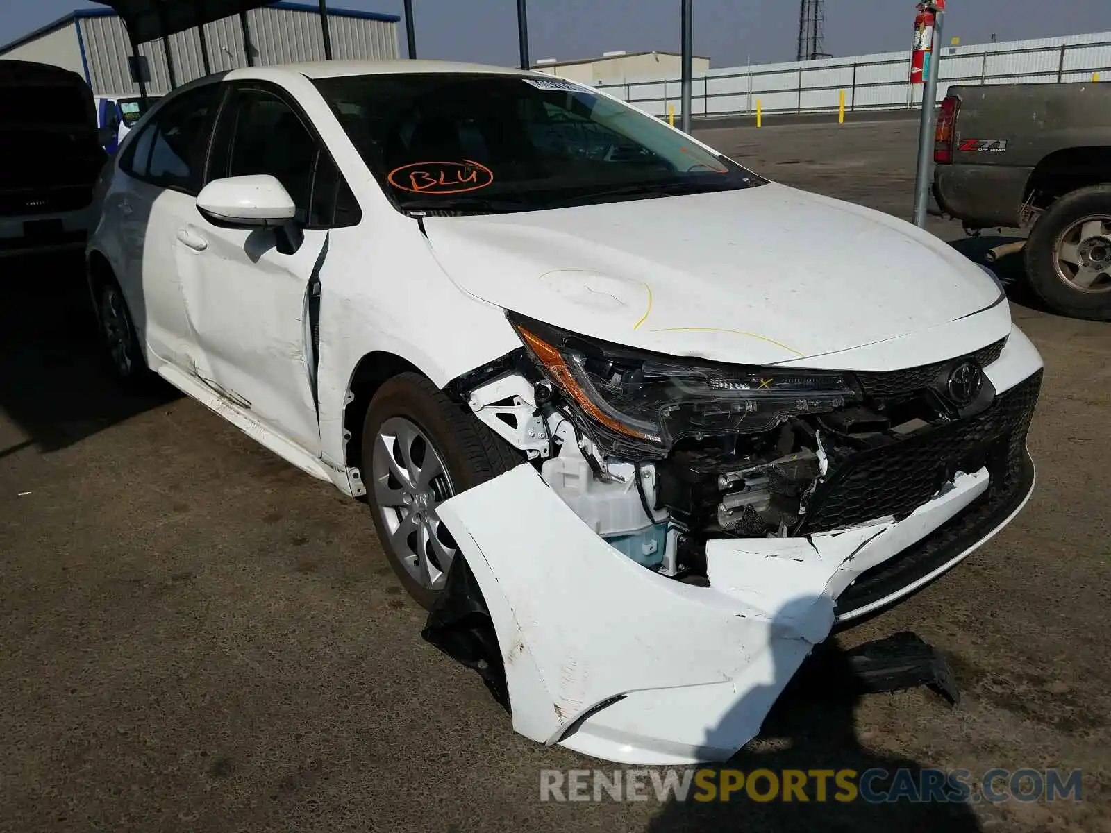 1 Photograph of a damaged car 5YFEPRAE6LP110206 TOYOTA COROLLA 2020