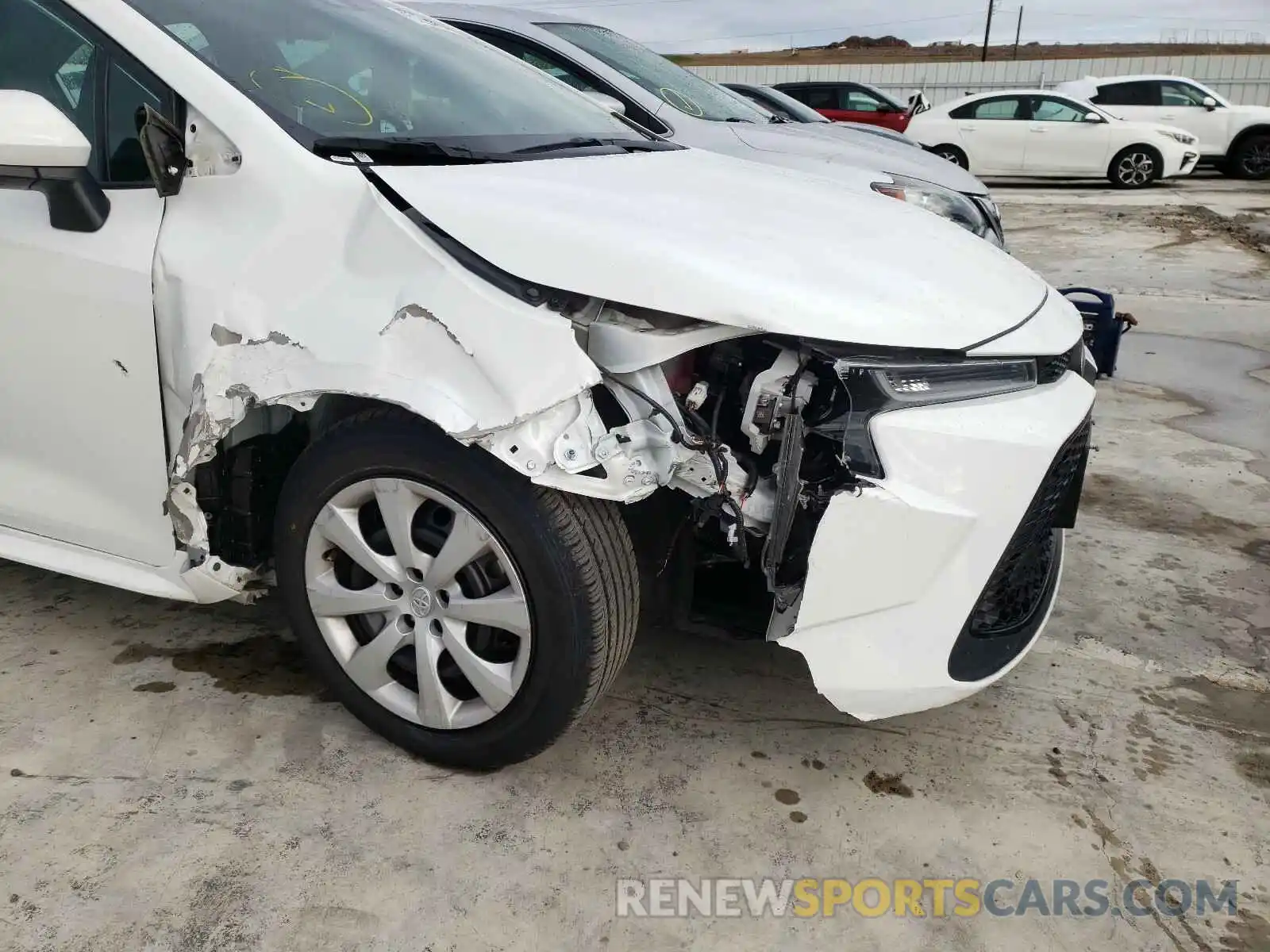 9 Photograph of a damaged car 5YFEPRAE6LP110285 TOYOTA COROLLA 2020