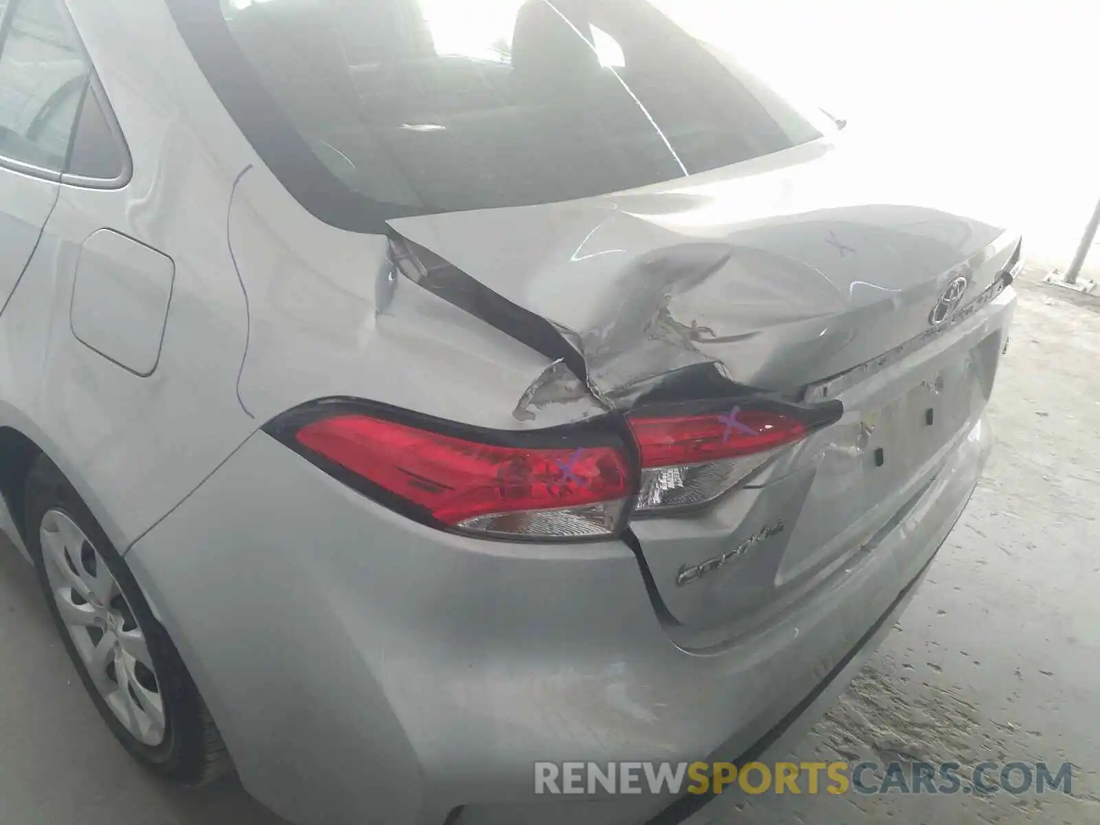 9 Photograph of a damaged car 5YFEPRAE6LP110318 TOYOTA COROLLA 2020