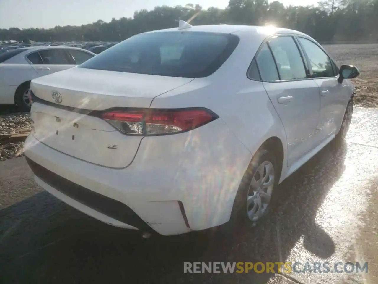 4 Photograph of a damaged car 5YFEPRAE6LP114840 TOYOTA COROLLA 2020