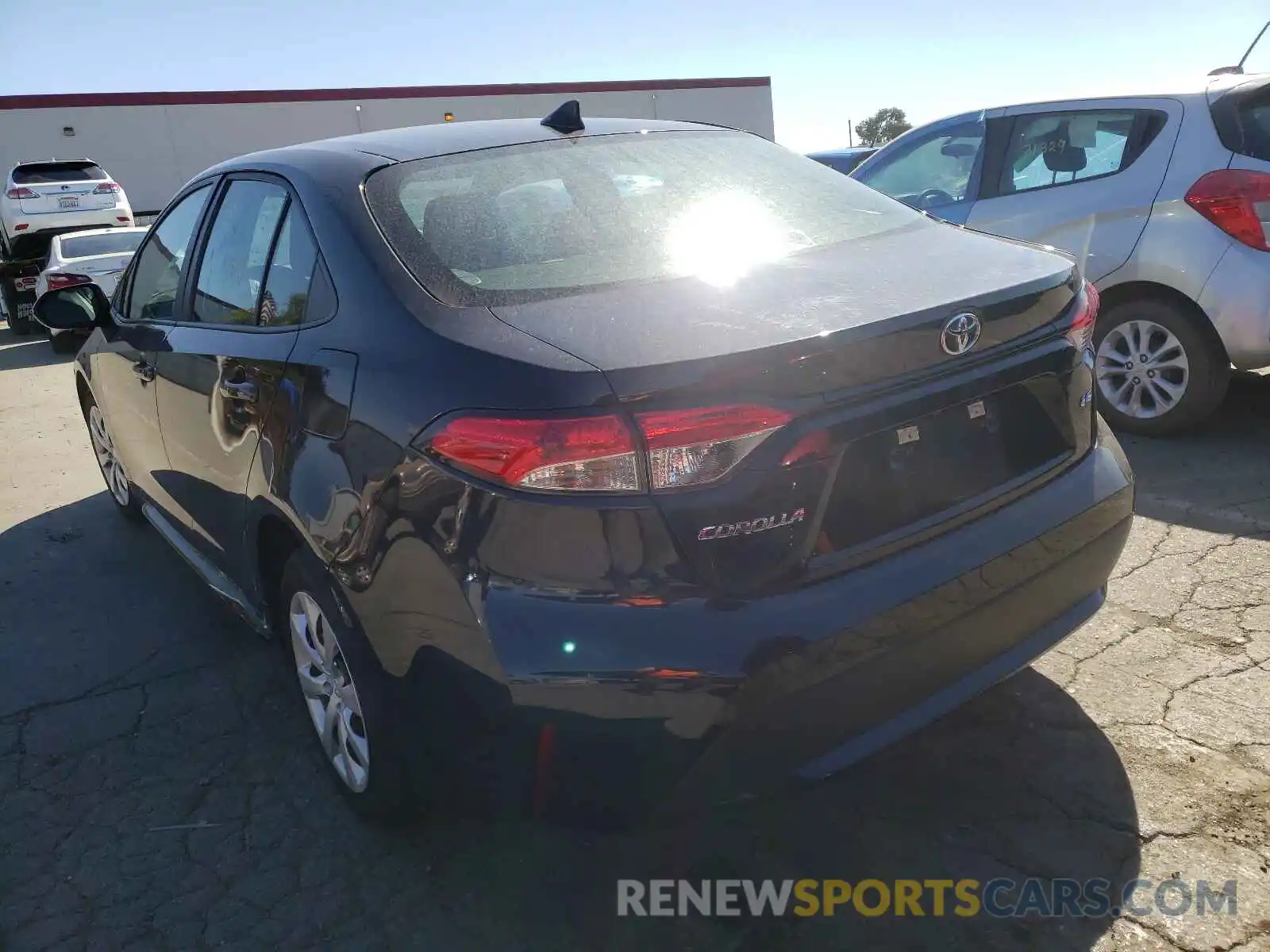 3 Photograph of a damaged car 5YFEPRAE6LP117284 TOYOTA COROLLA 2020