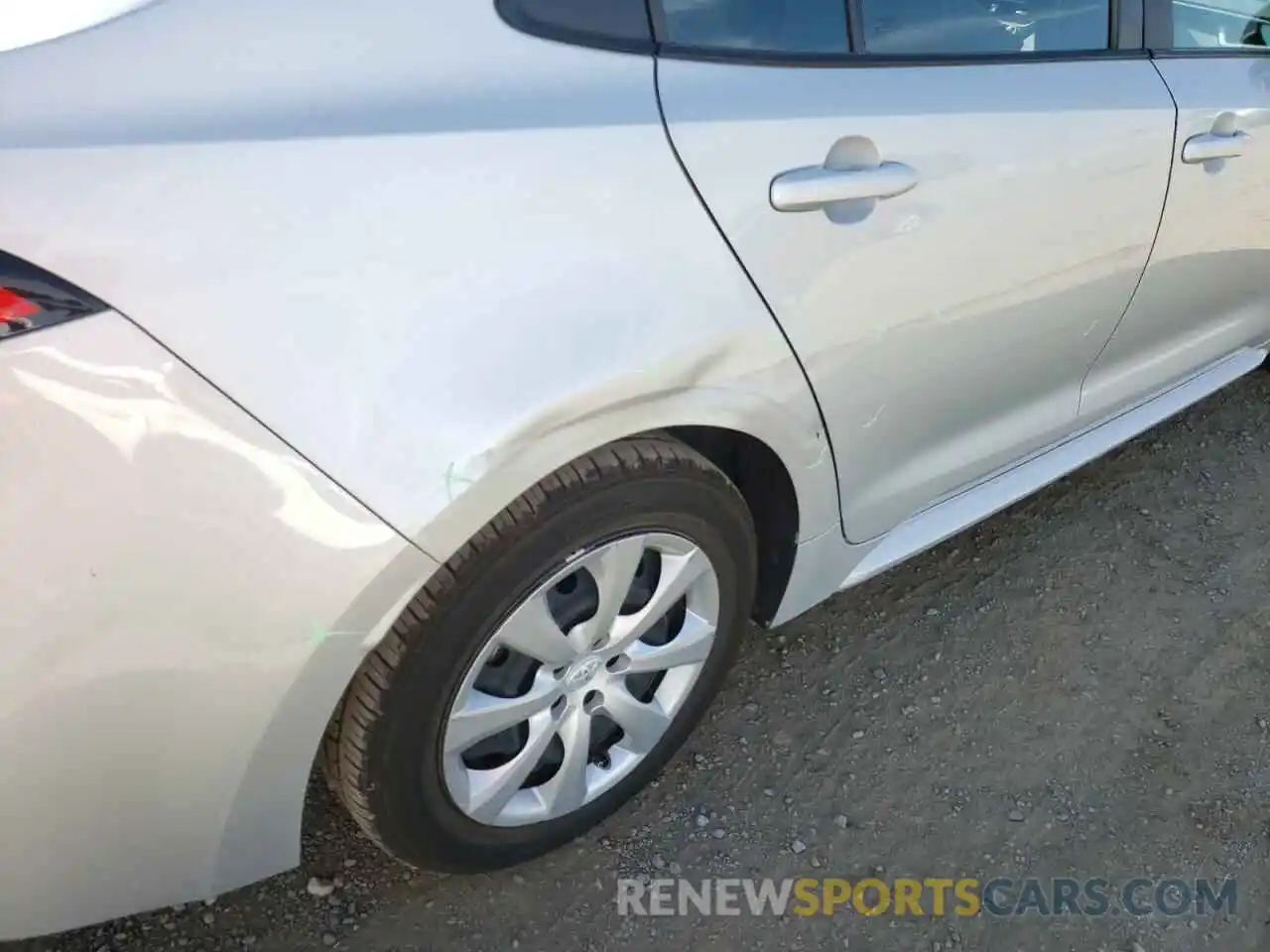 9 Photograph of a damaged car 5YFEPRAE6LP117821 TOYOTA COROLLA 2020