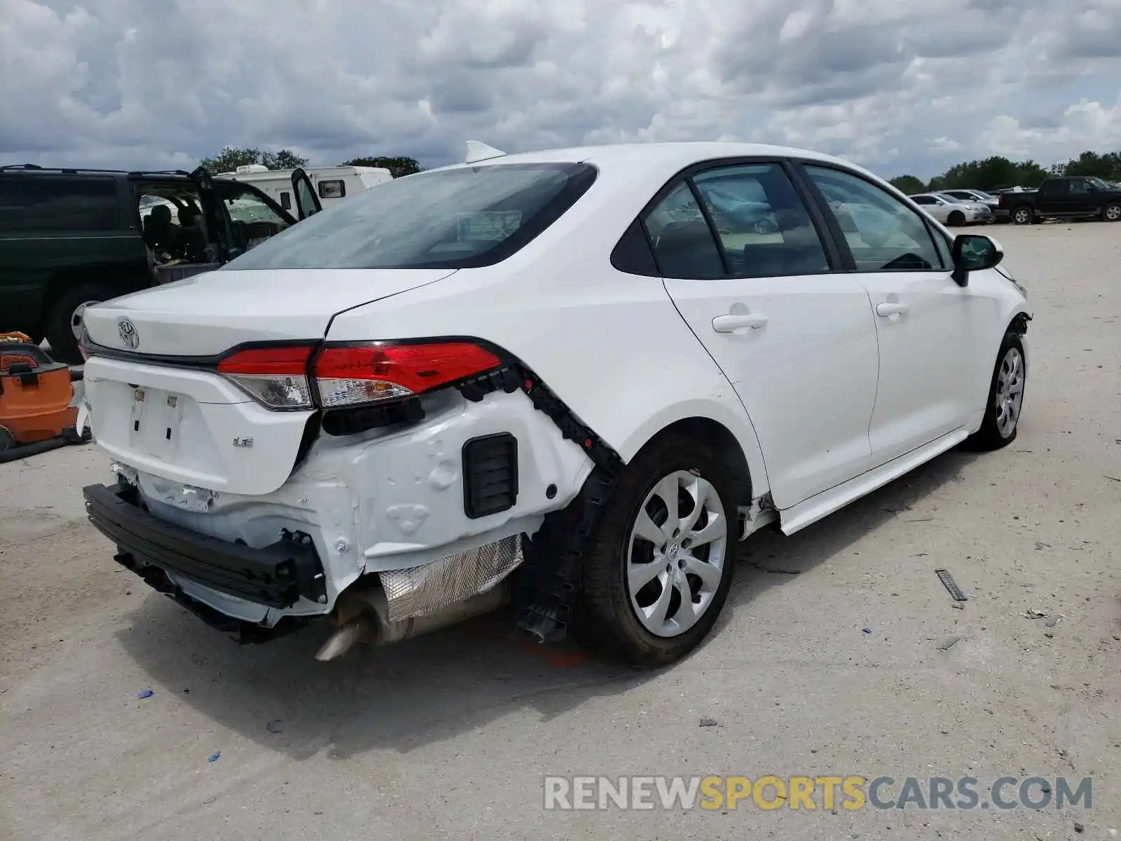 4 Photograph of a damaged car 5YFEPRAE6LP118340 TOYOTA COROLLA 2020